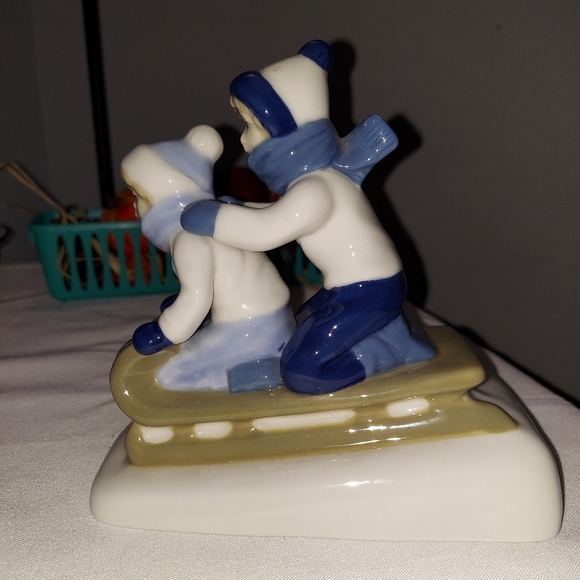 1992 Paul Sebastian Sledding Figurine Childs Play Porcelain Mexico Winter Snow - Picture 2 of 9